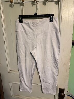 Womens White Stretch Crop Leggings